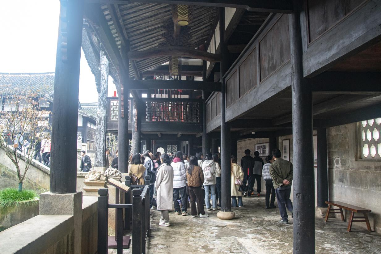 “厚植家国情怀·筑牢专业根基”  ——2024级建筑学专业赴重庆涪陵开展融合课程思政的专业实习